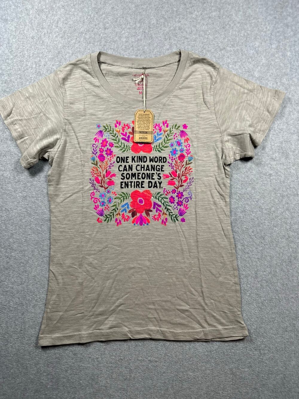 Natural Life T-Shirt Women's Medium Gray Flower Graphic Print Short Sleeves NWT